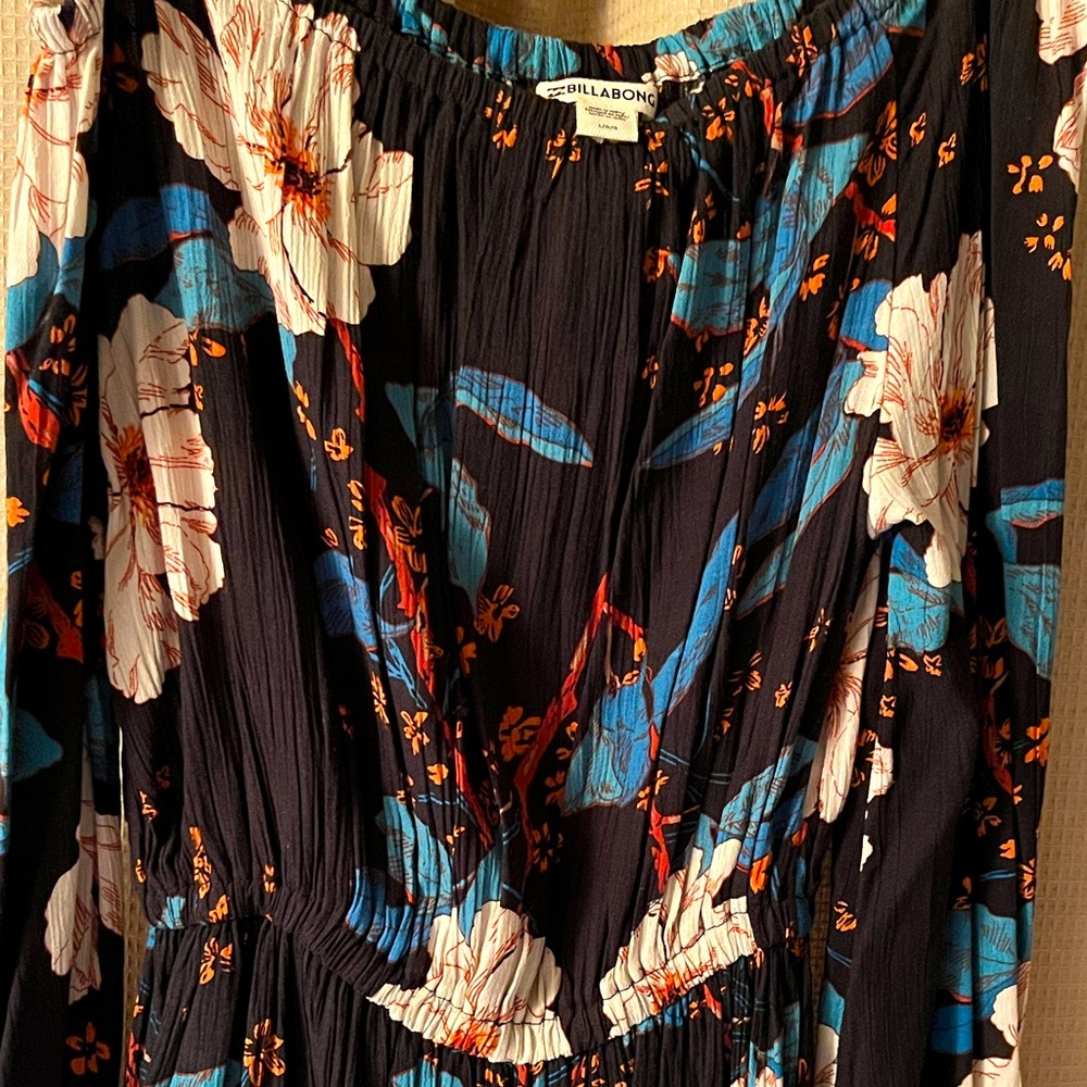 Billabong sundress. Off the shoulder. Size: Large WORN ONCE. LIKE NEW.